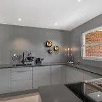 Moderne Og Elegant Leilighet
