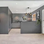 Moderne Og Elegant Leilighet