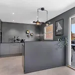 Moderne Og Elegant Leilighet