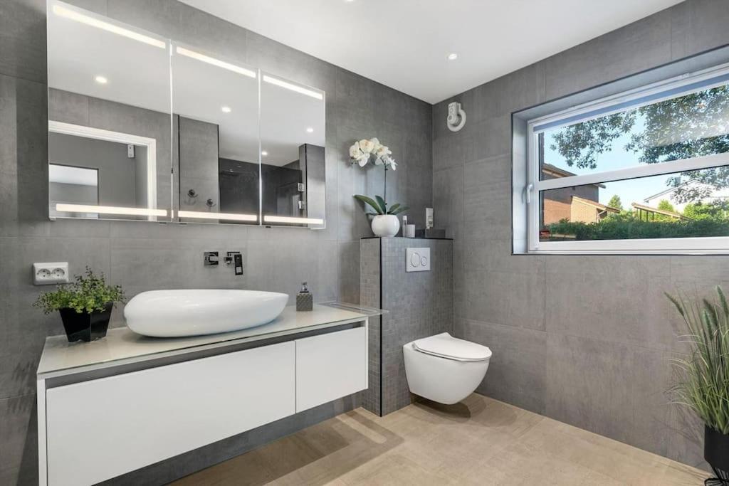 Moderne Og Elegant Leilighet